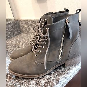 Women ankle boots size 9